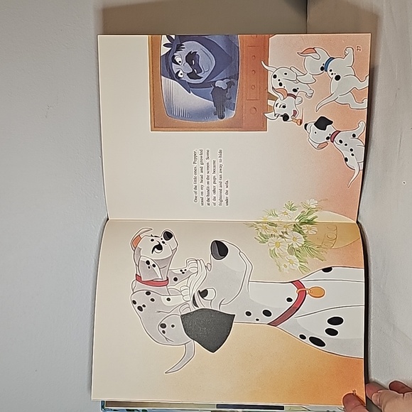 Disney Vintage 1991 101 Dalmation Book - Picture 4 of 6